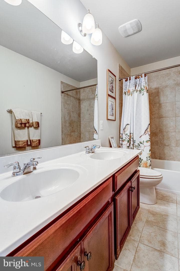 2706 Sir Michael Place photo 37
