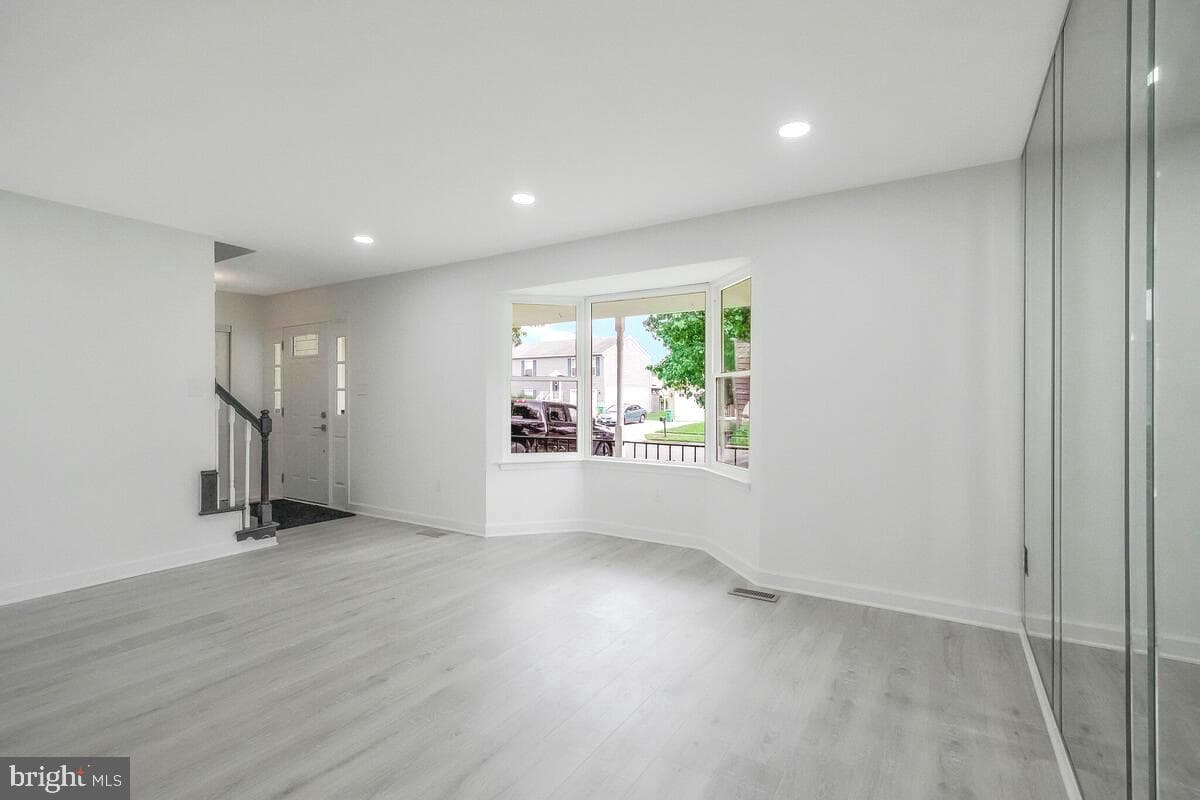 6304 Juanita Court photo 4