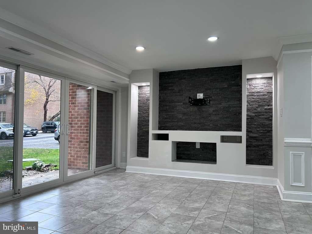 6018 Westchester Park Drive #6018 T-1 photo 2