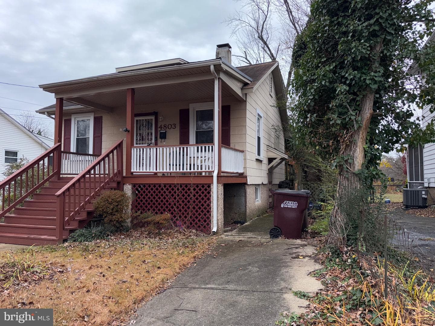 4803 Somerset Road photo 2