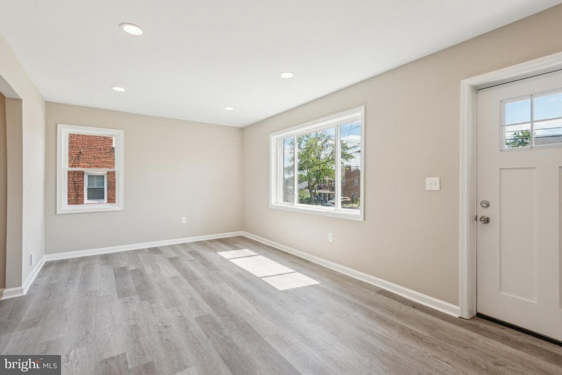 2412 Kenton Place photo 3