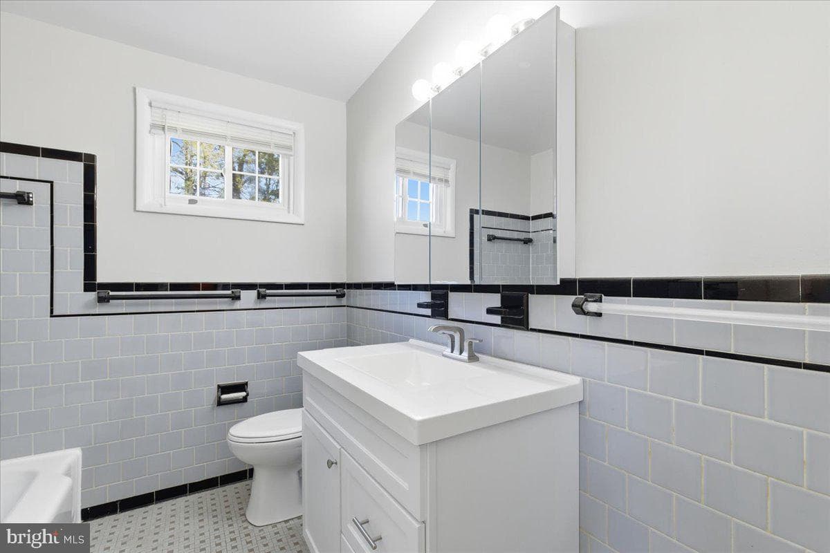 6618 Lacona Street photo 16