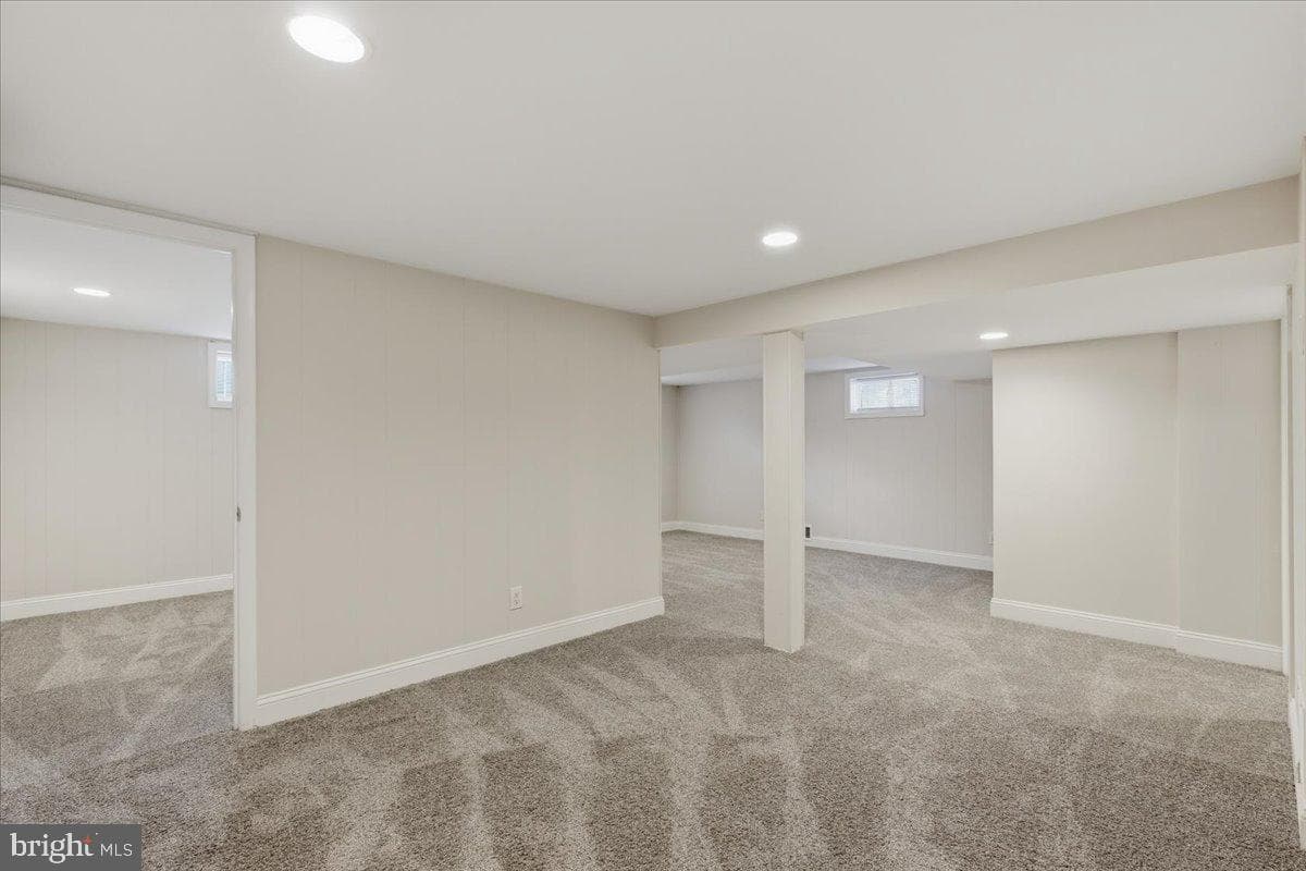 6618 Lacona Street photo 22