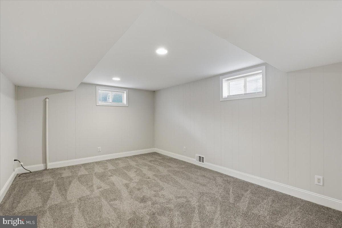 6618 Lacona Street photo 25