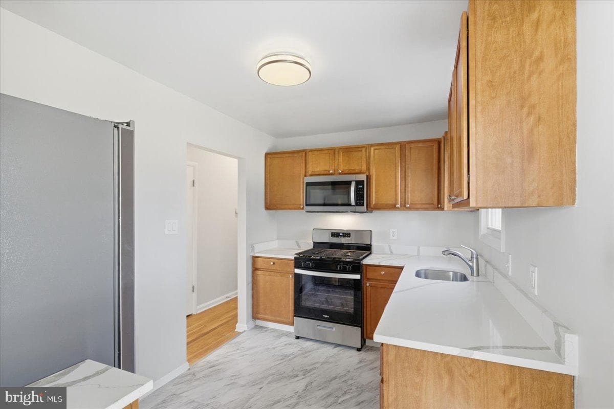 6618 Lacona Street photo 4