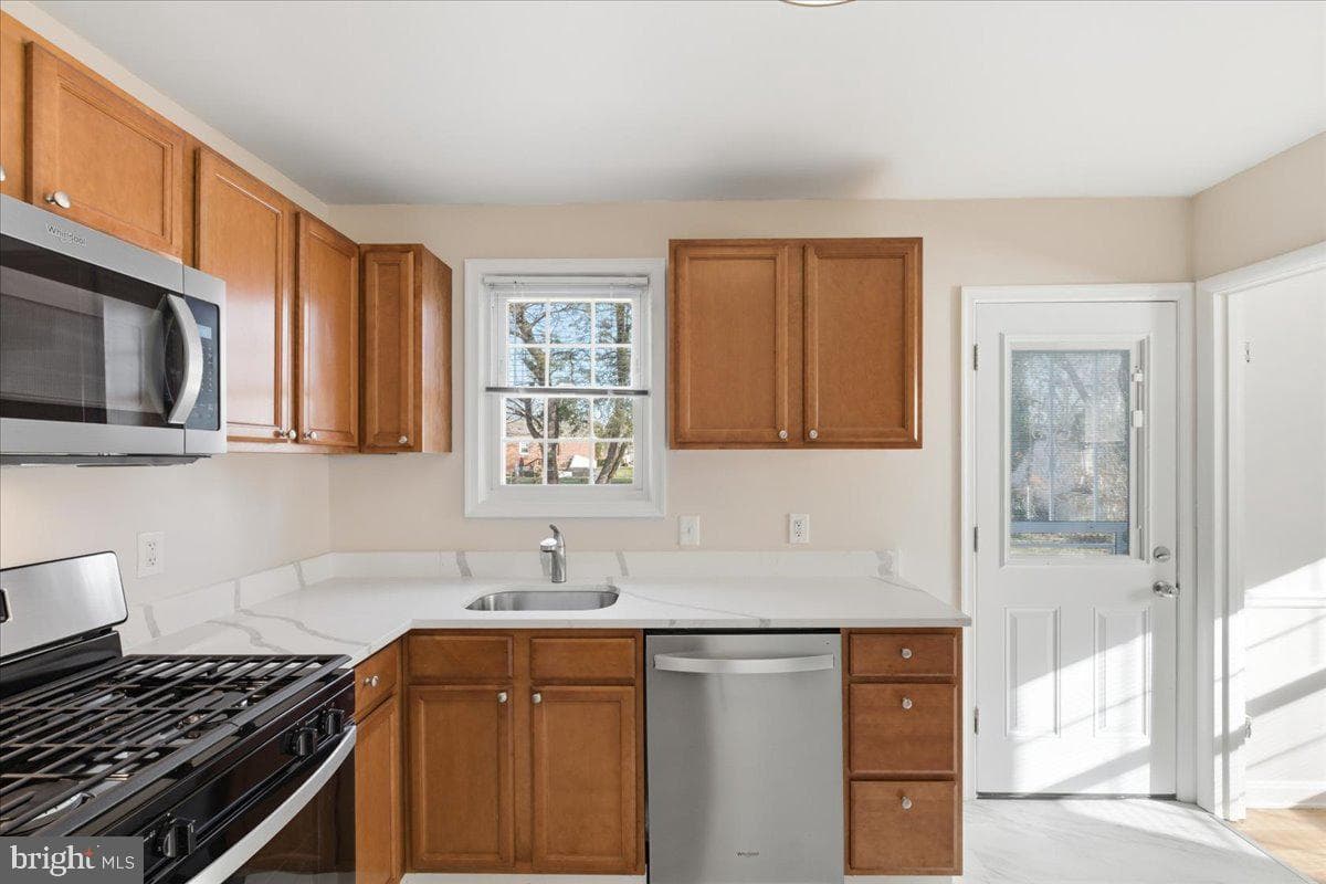 6618 Lacona Street photo 5
