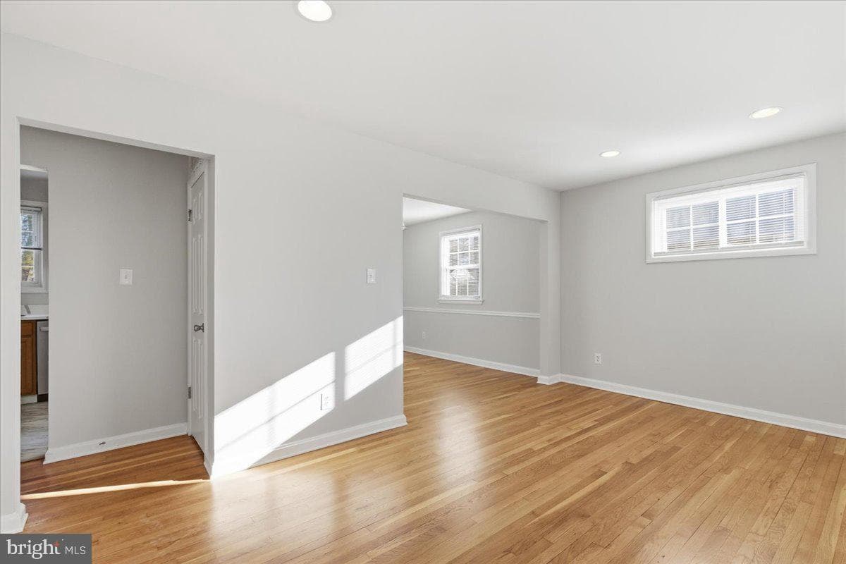6618 Lacona Street photo 7