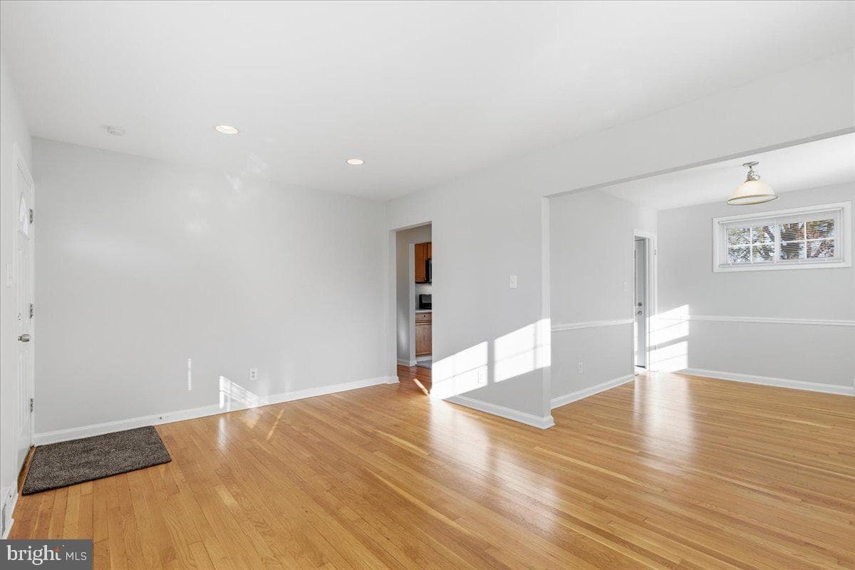 6618 Lacona Street photo 8