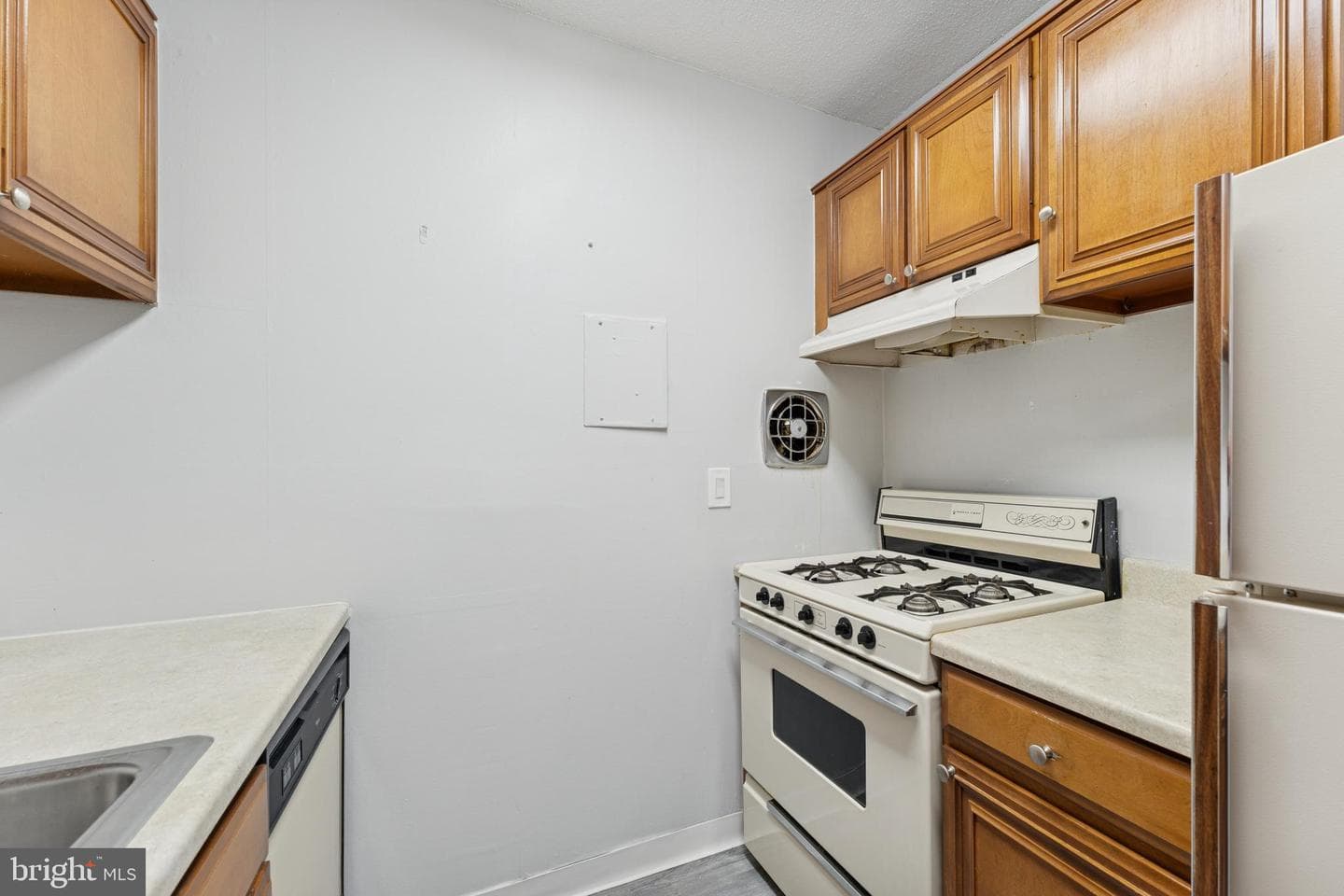6100 Westchester Park Drive #520 photo 3