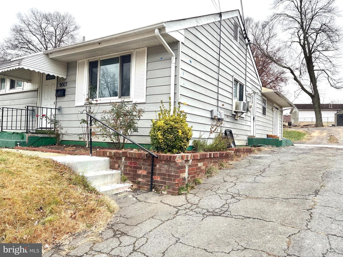 9007 Varnum Street photo 5