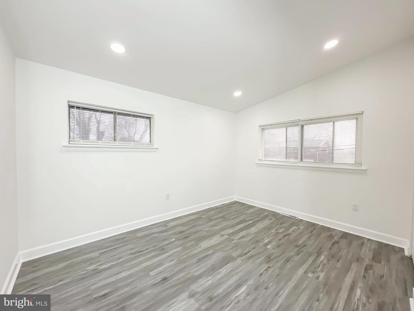 6005 Middleton Lane photo 14