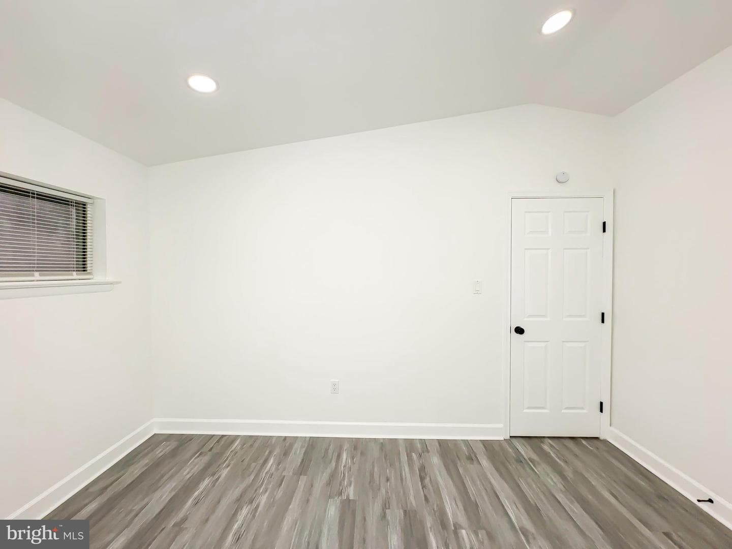 6005 Middleton Lane photo 19