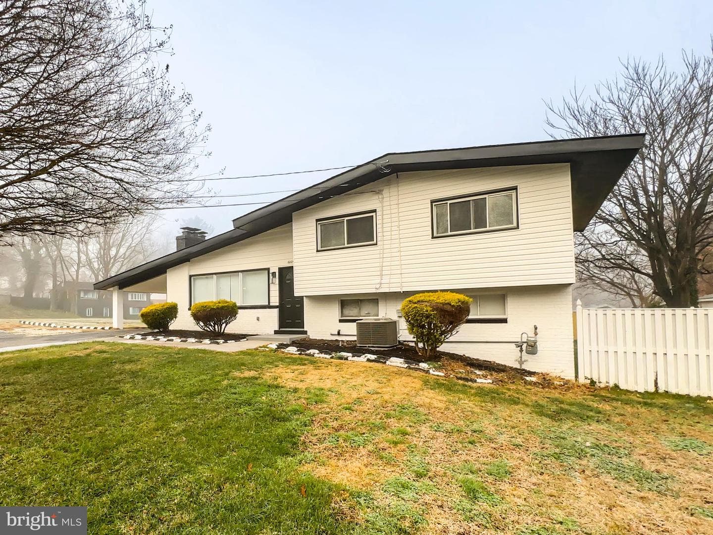 6005 Middleton Lane photo 2