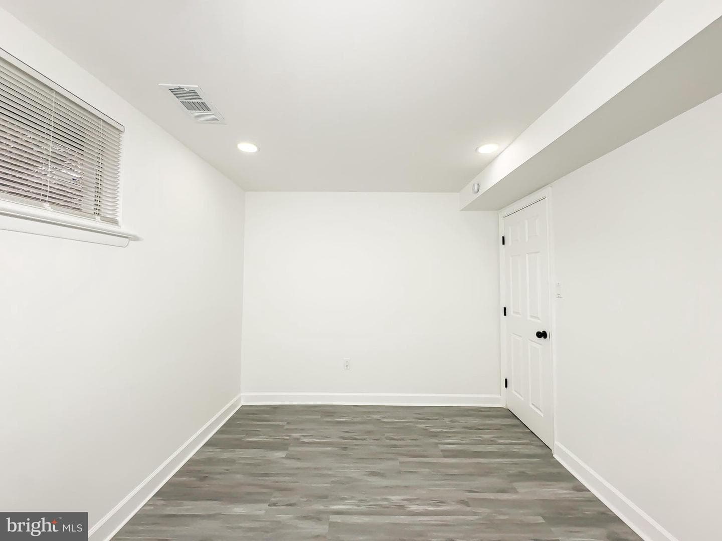 6005 Middleton Lane photo 23