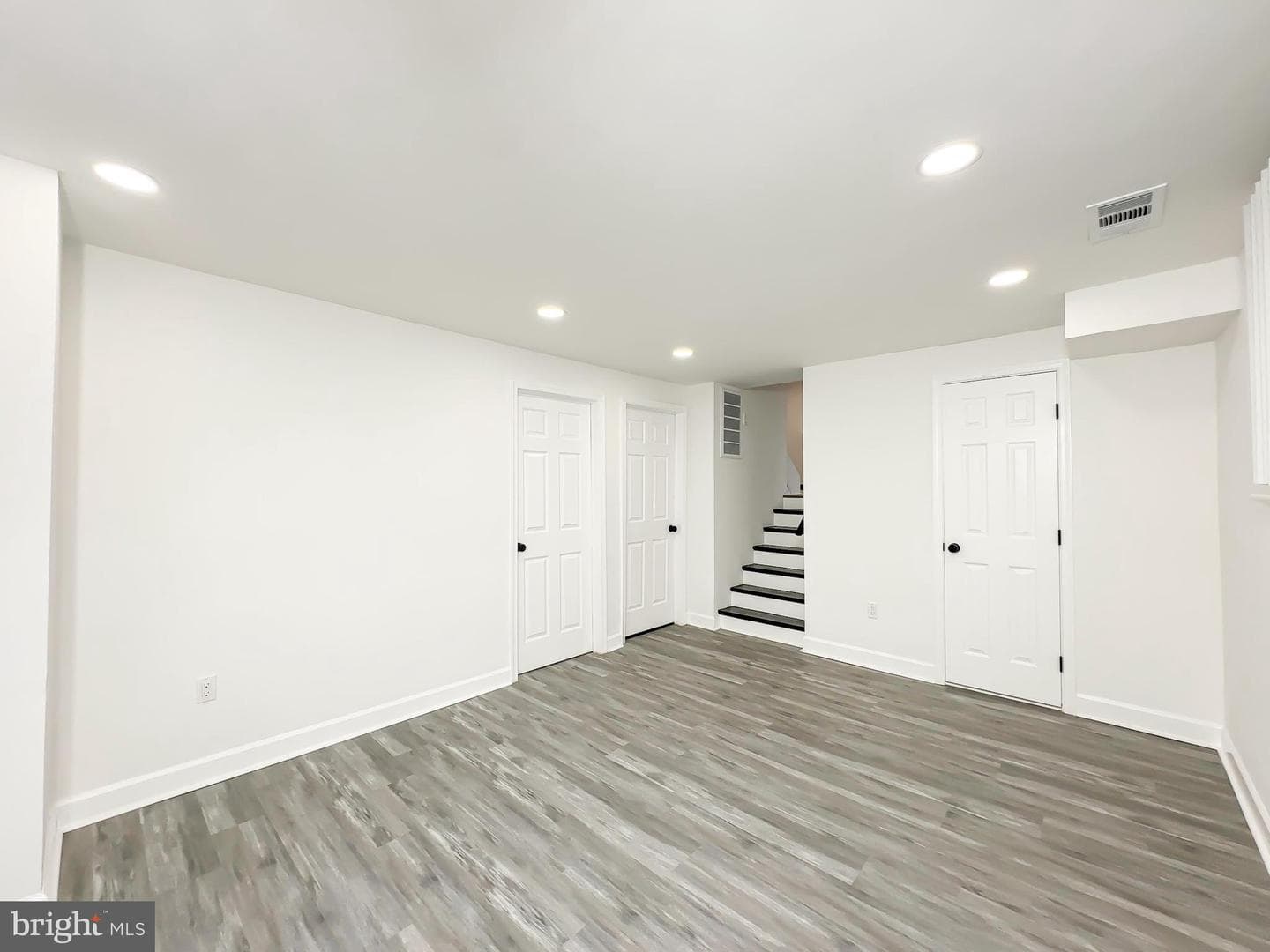 6005 Middleton Lane photo 27
