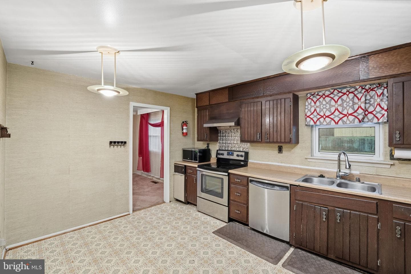 12101 Hunterton Street photo 4
