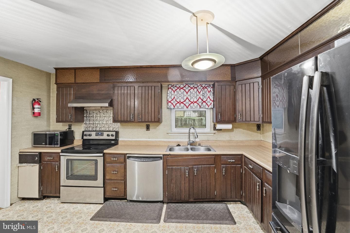 12101 Hunterton Street photo 5