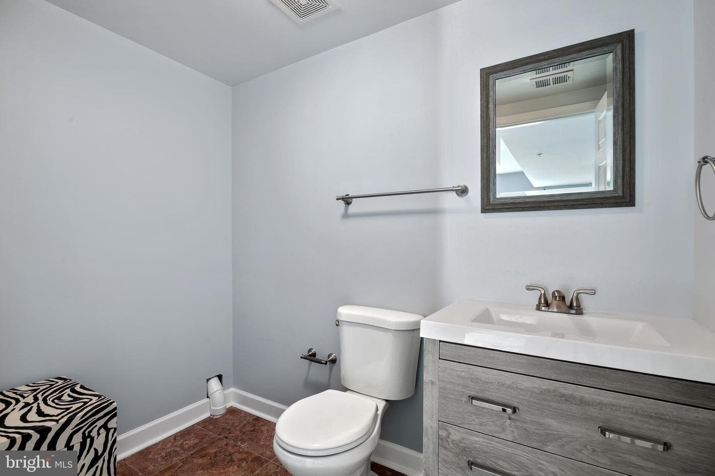 2429 Newmoor Way photo 9