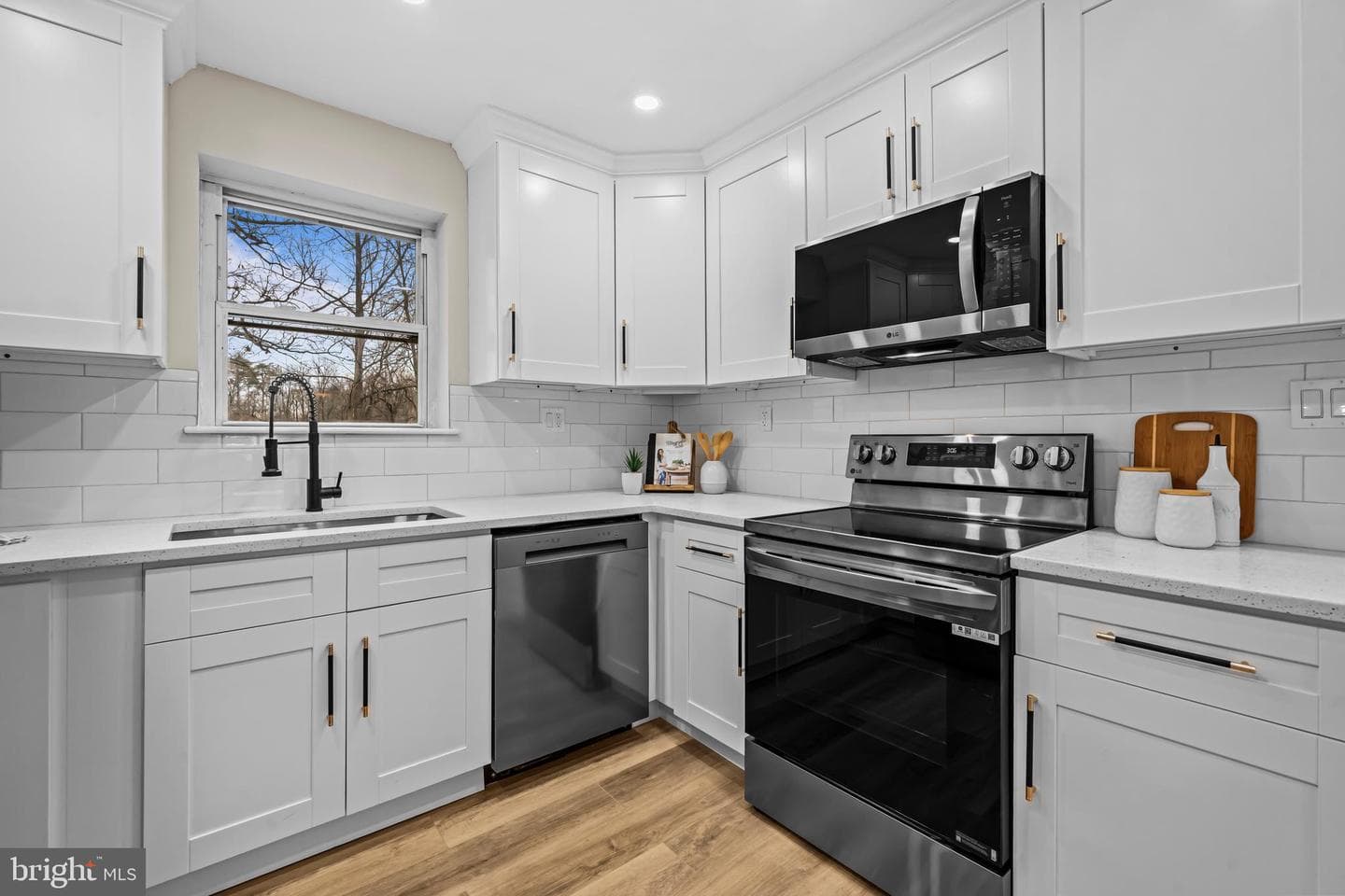 9533 Franklin Avenue photo 13