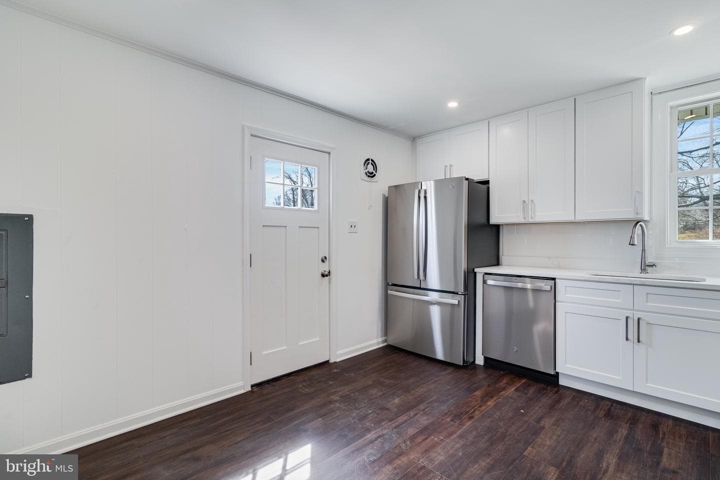9521 Badger Avenue photo 3