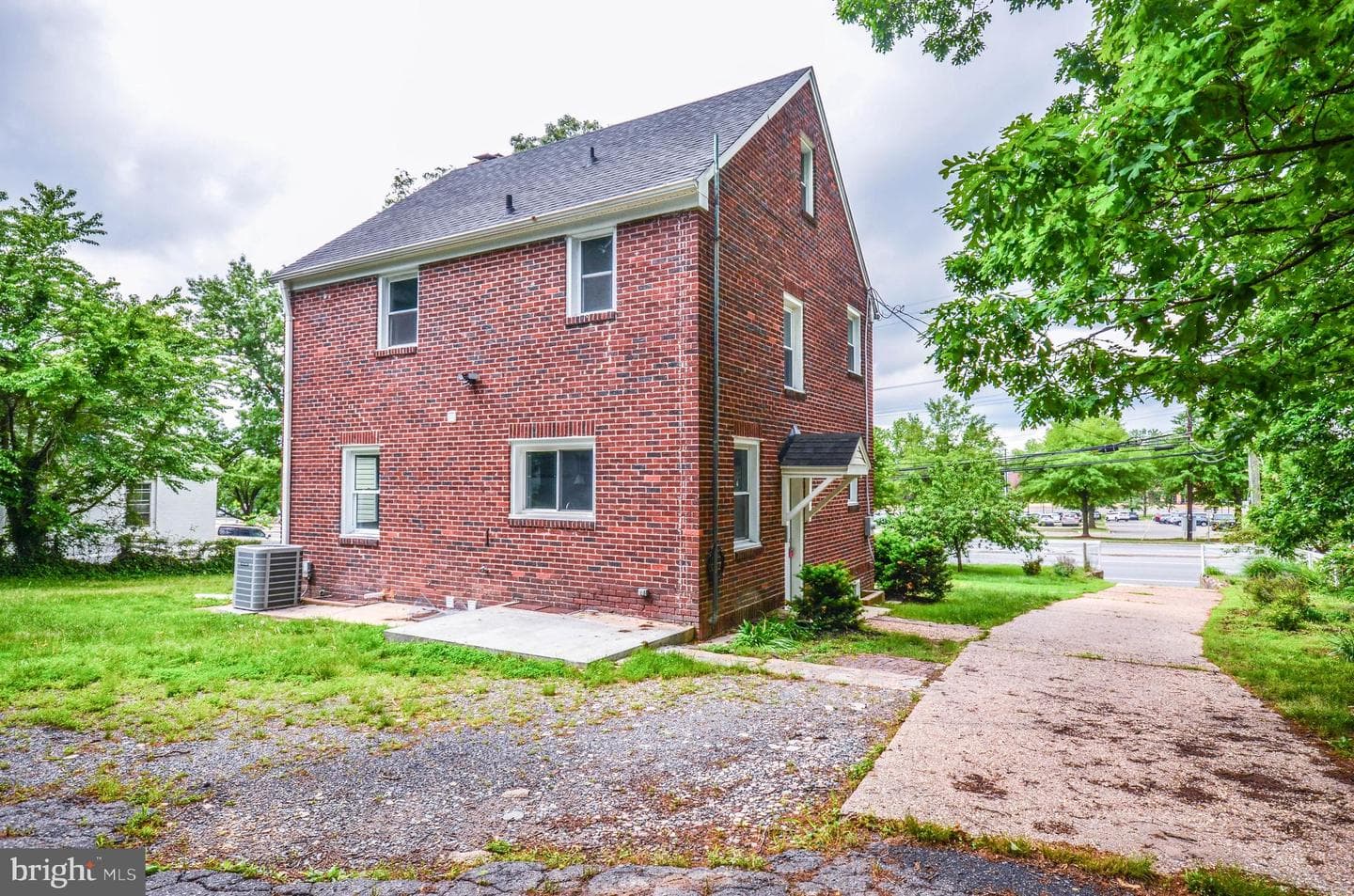 7009 Adelphi Road photo 39