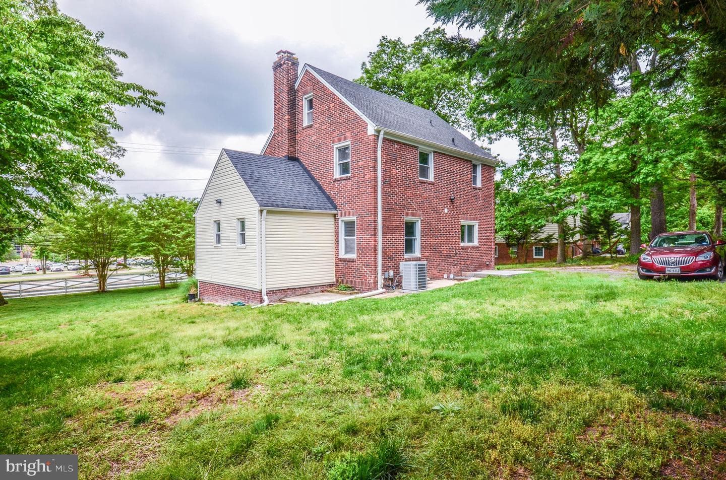 7009 Adelphi Road photo 40