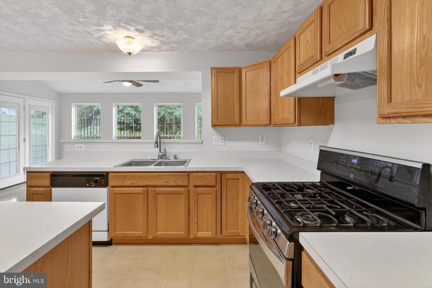8508 Hillview Road photo 5