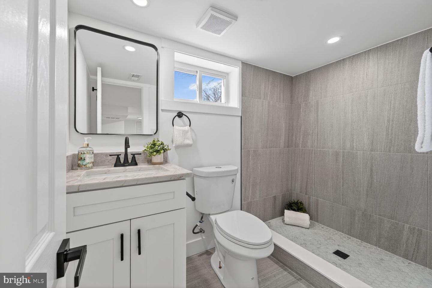 8603 Oakdale Street photo 22