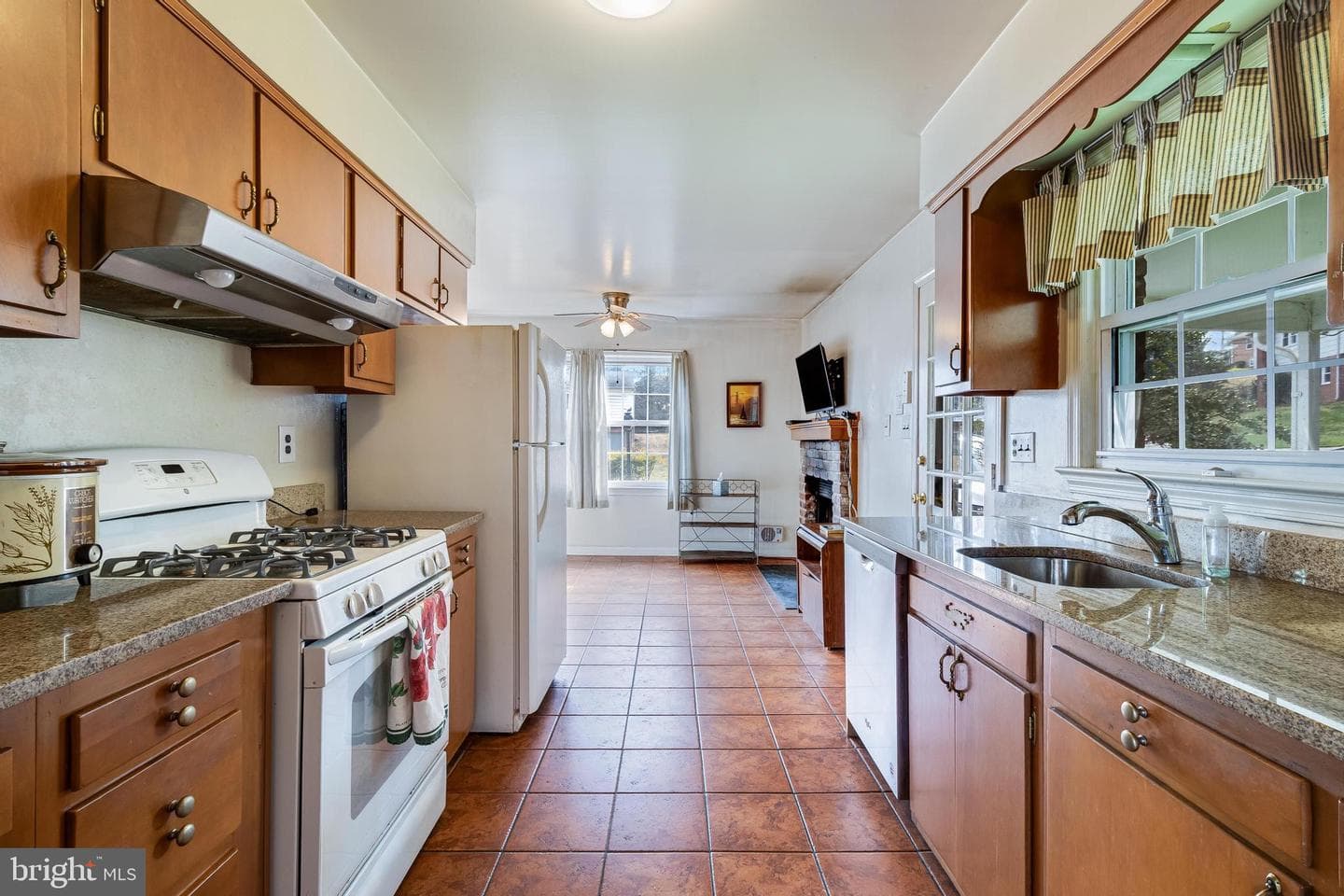 7118 Lory Lane photo 17