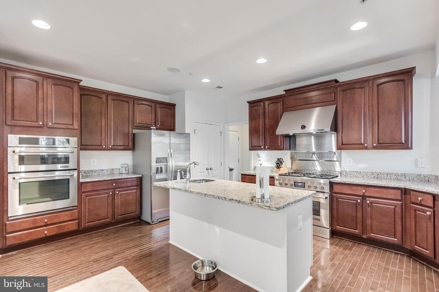 6812 Osborne Hill Drive photo 4