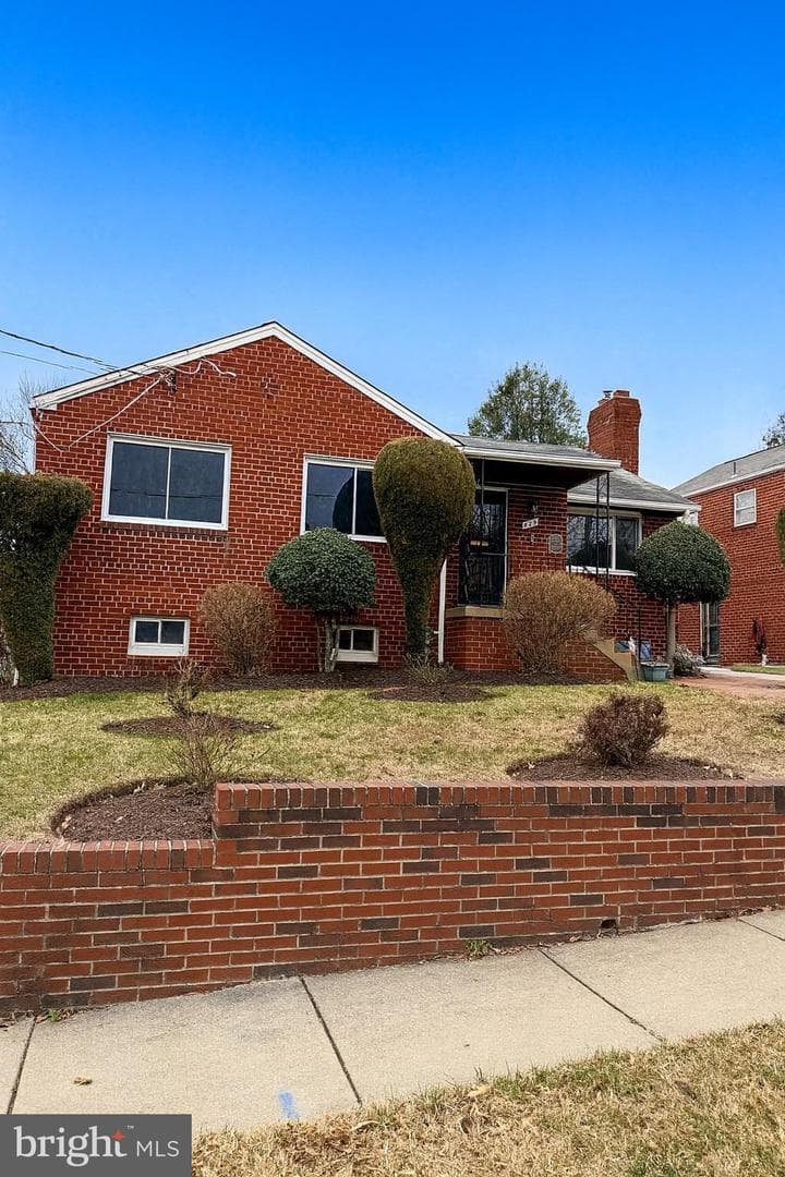 829 Thurman Avenue