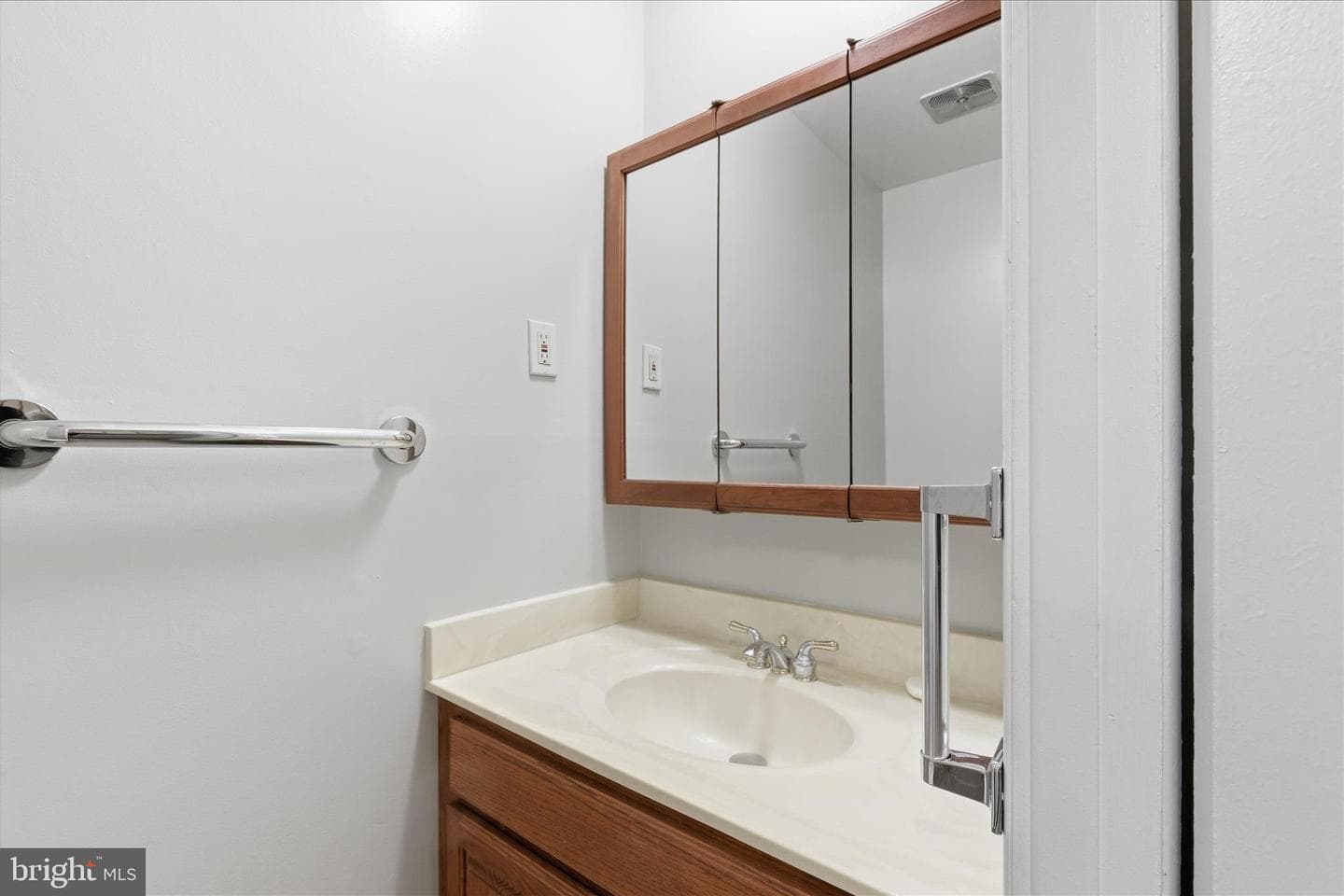 3008 Teak Lane photo 32