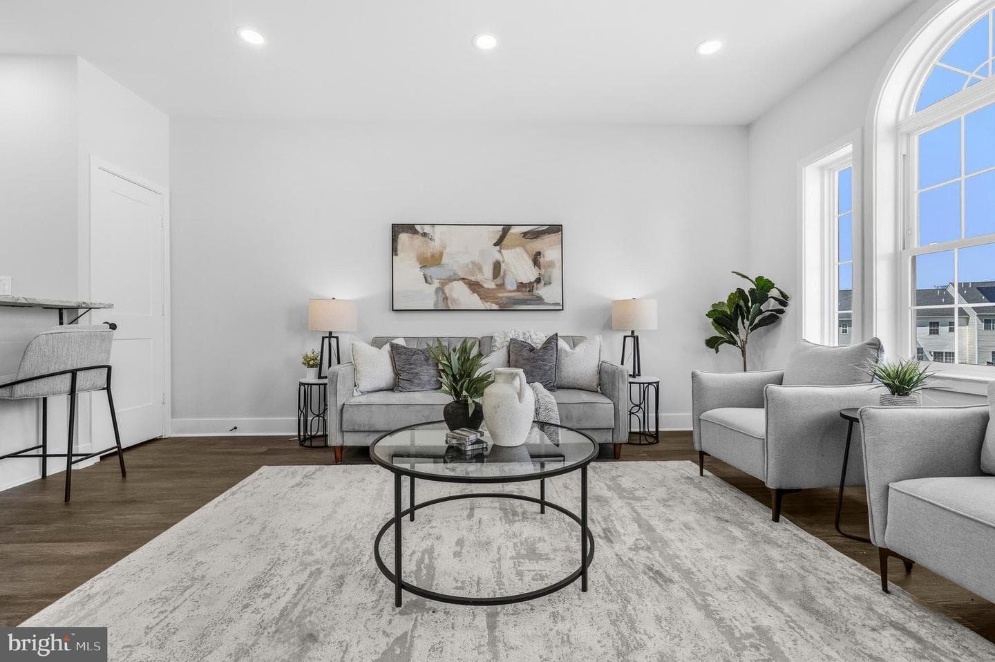 4923 Devitt Place photo 7