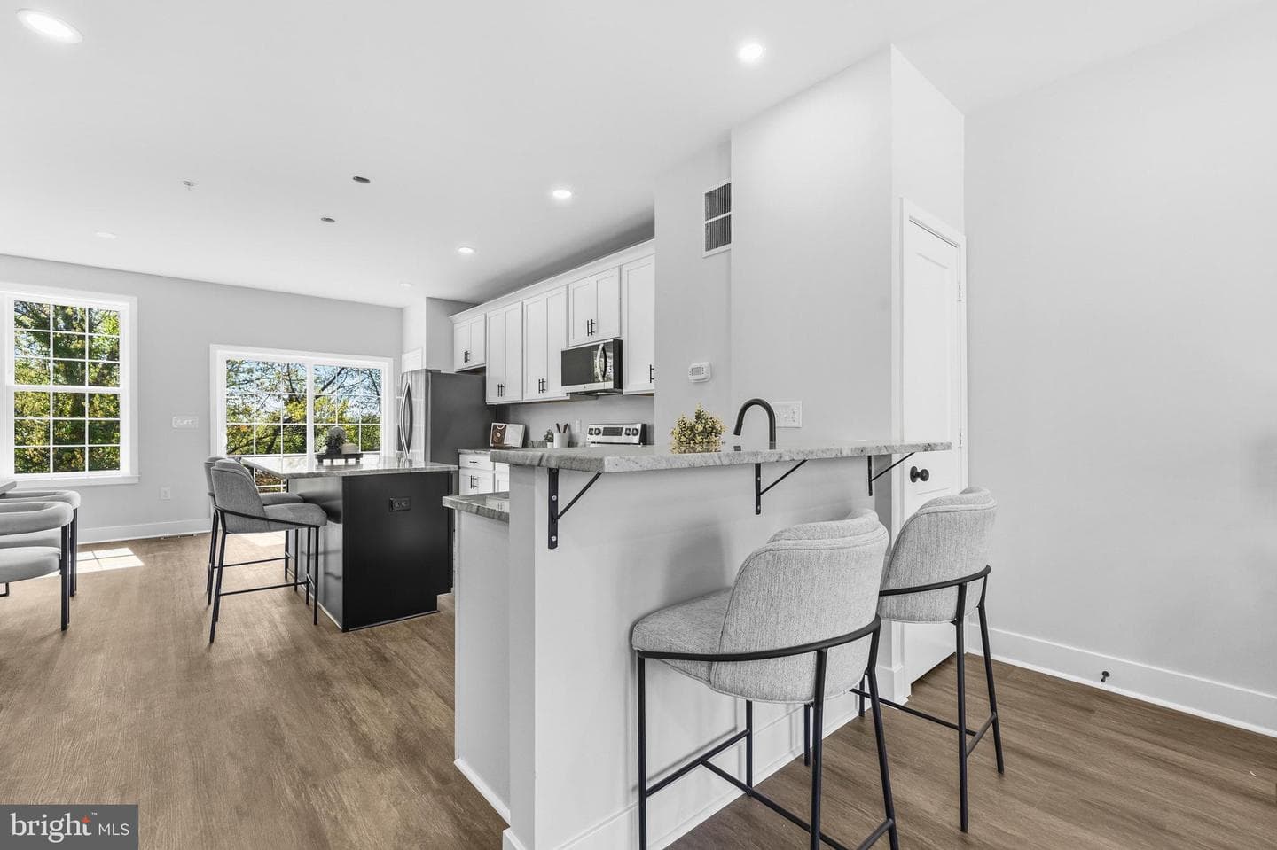 4917 Devitt Place photo 8
