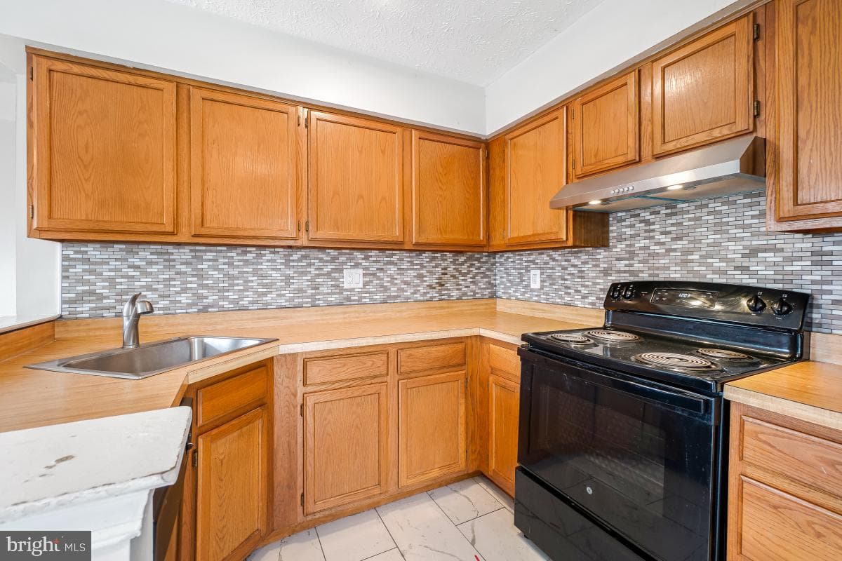 2401 W Rosecroft Village Circle photo 15
