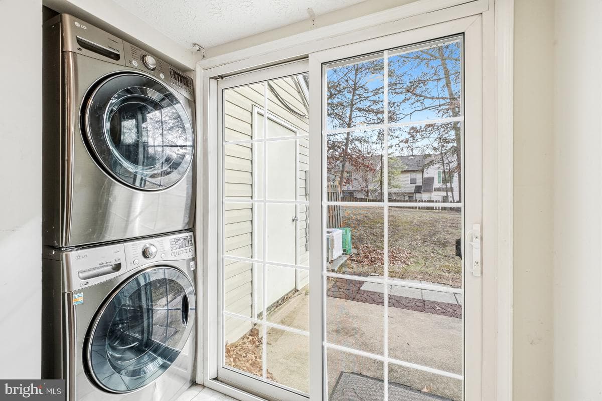 2401 W Rosecroft Village Circle photo 18