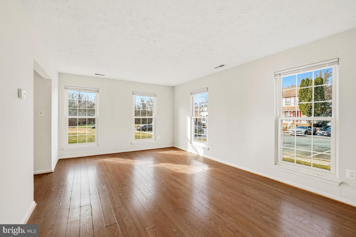 2401 W Rosecroft Village Circle photo 9