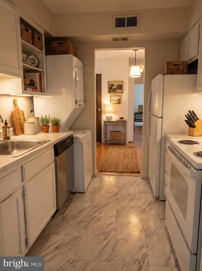 6998 Hanover Parkway #302 photo 3