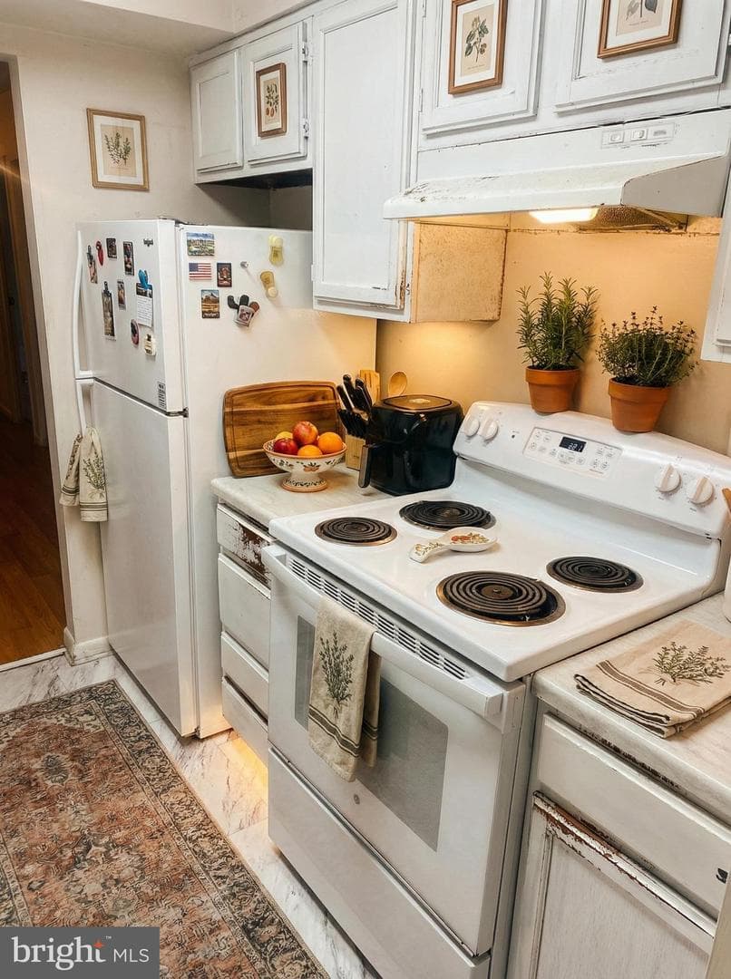 6998 Hanover Parkway #302 photo 4