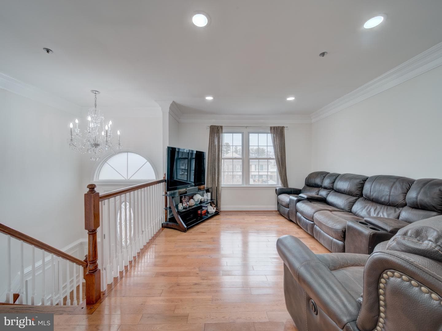 8617 Chestnut Ridge Drive photo 5