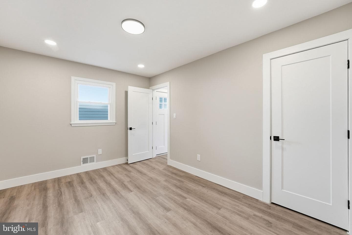 5716 Somerset Road photo 13