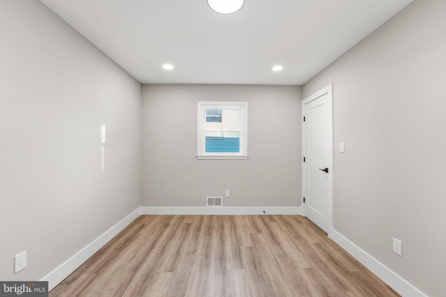 5716 Somerset Road photo 14