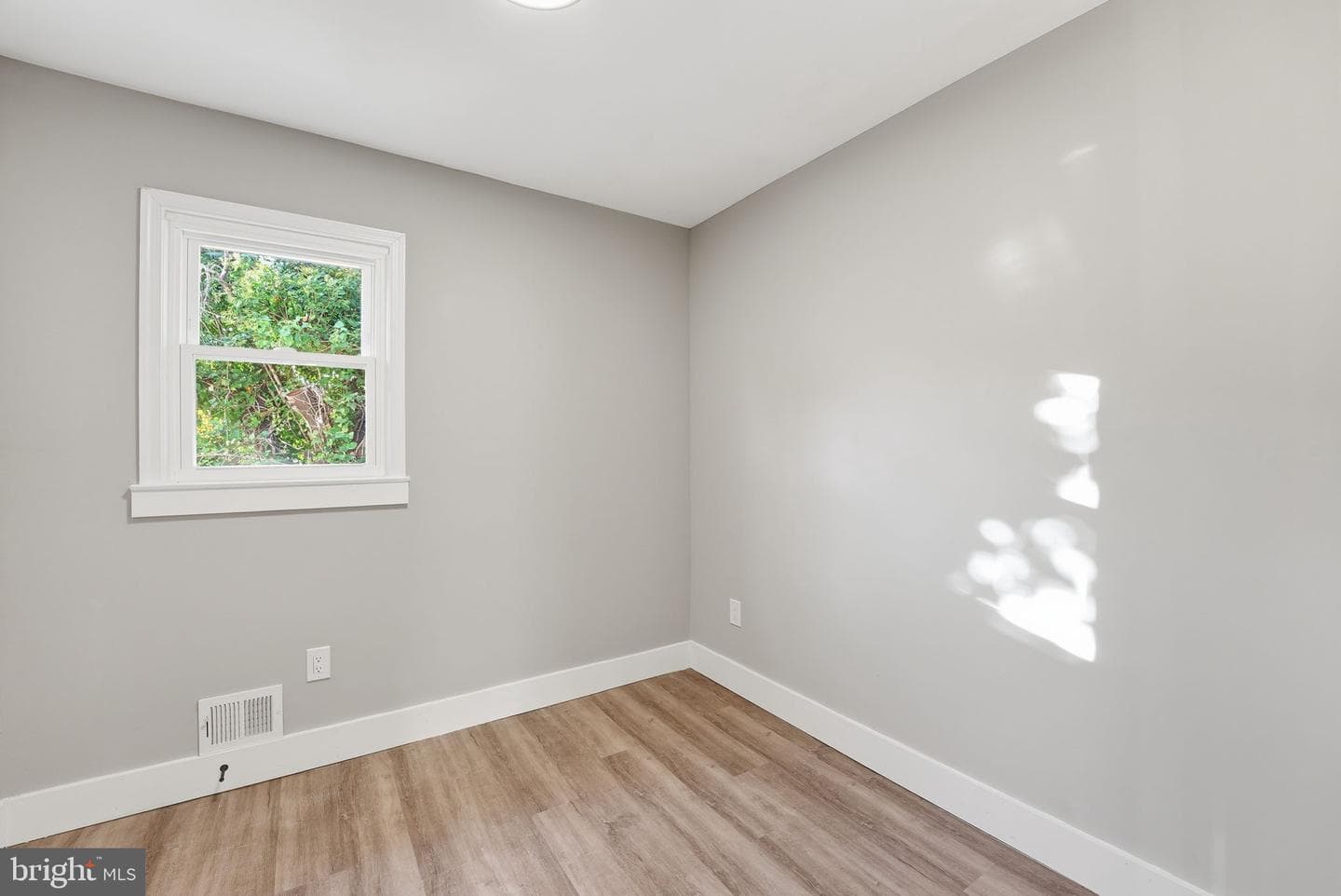 5716 Somerset Road photo 15