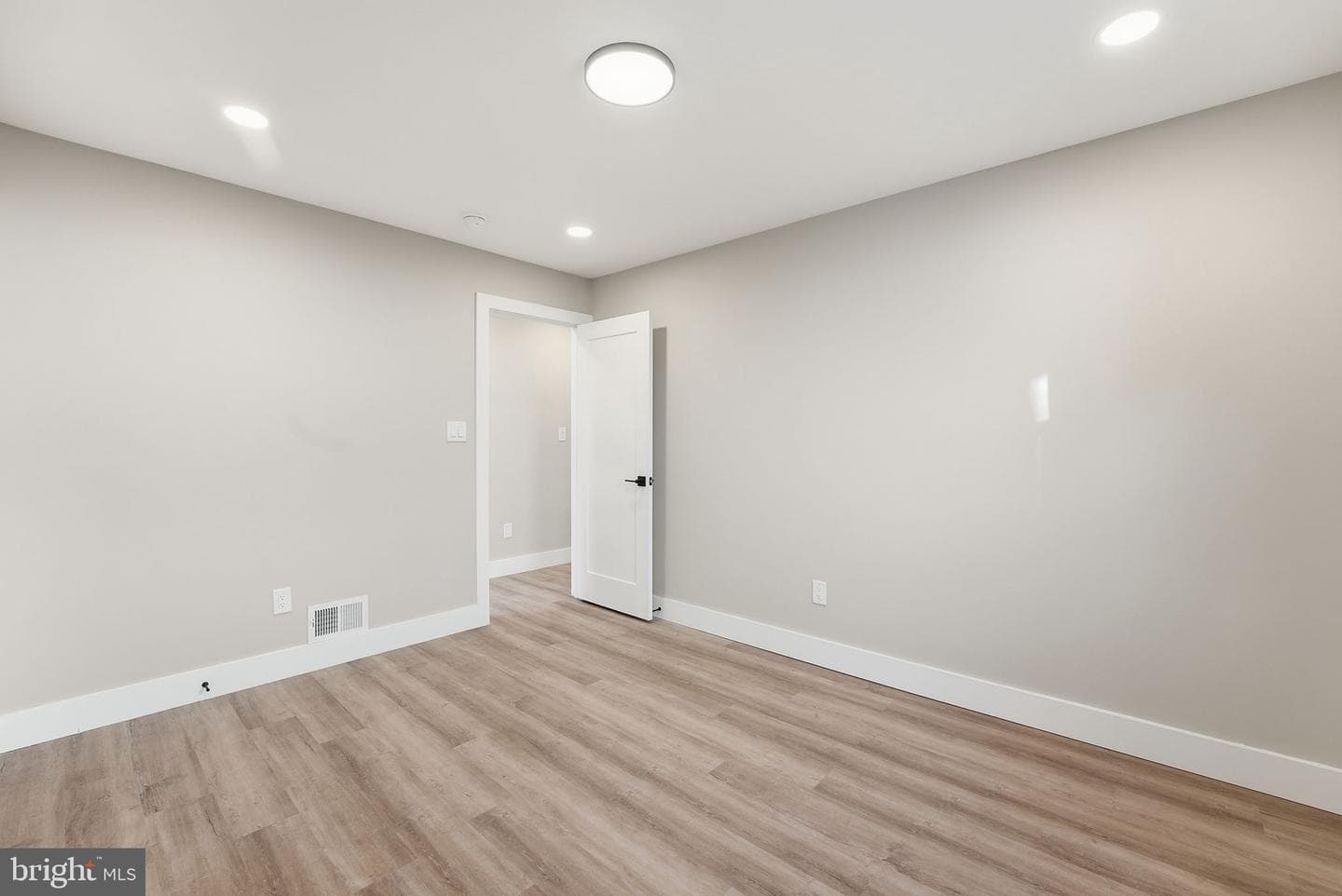 5716 Somerset Road photo 16