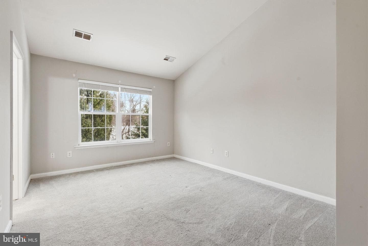 907 Vauxhall Road photo 23