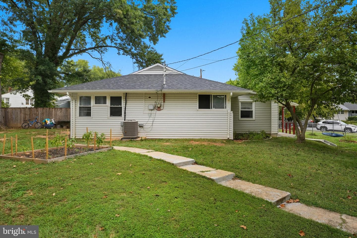 7626 Greenleaf photo 23