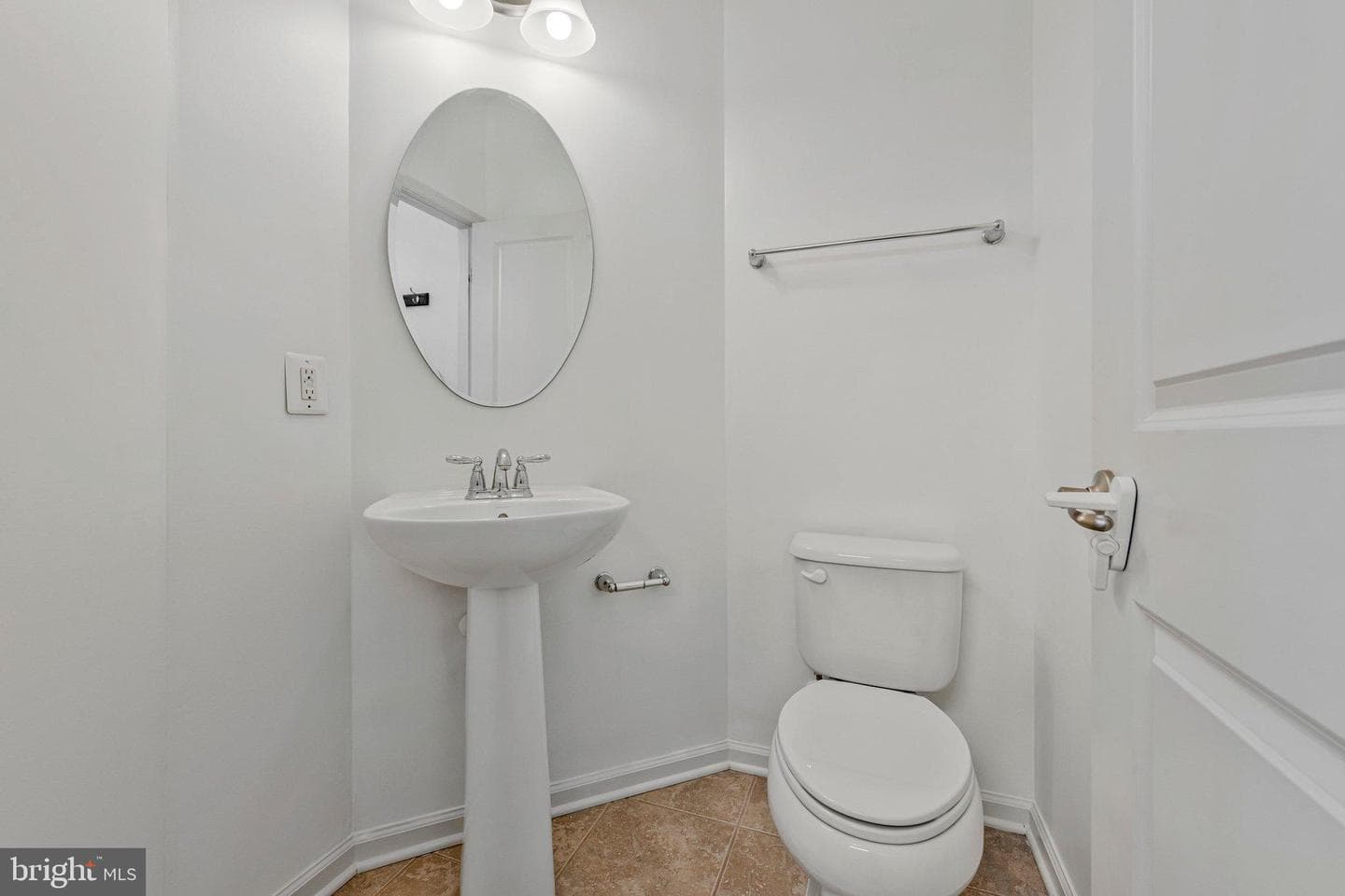 606 Chance Place photo 10