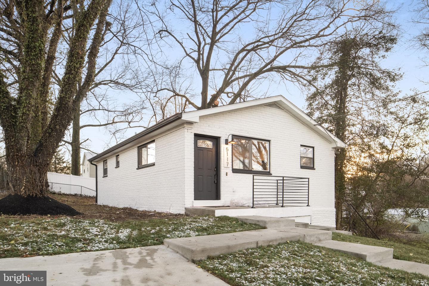 5117 Emo Street photo 3