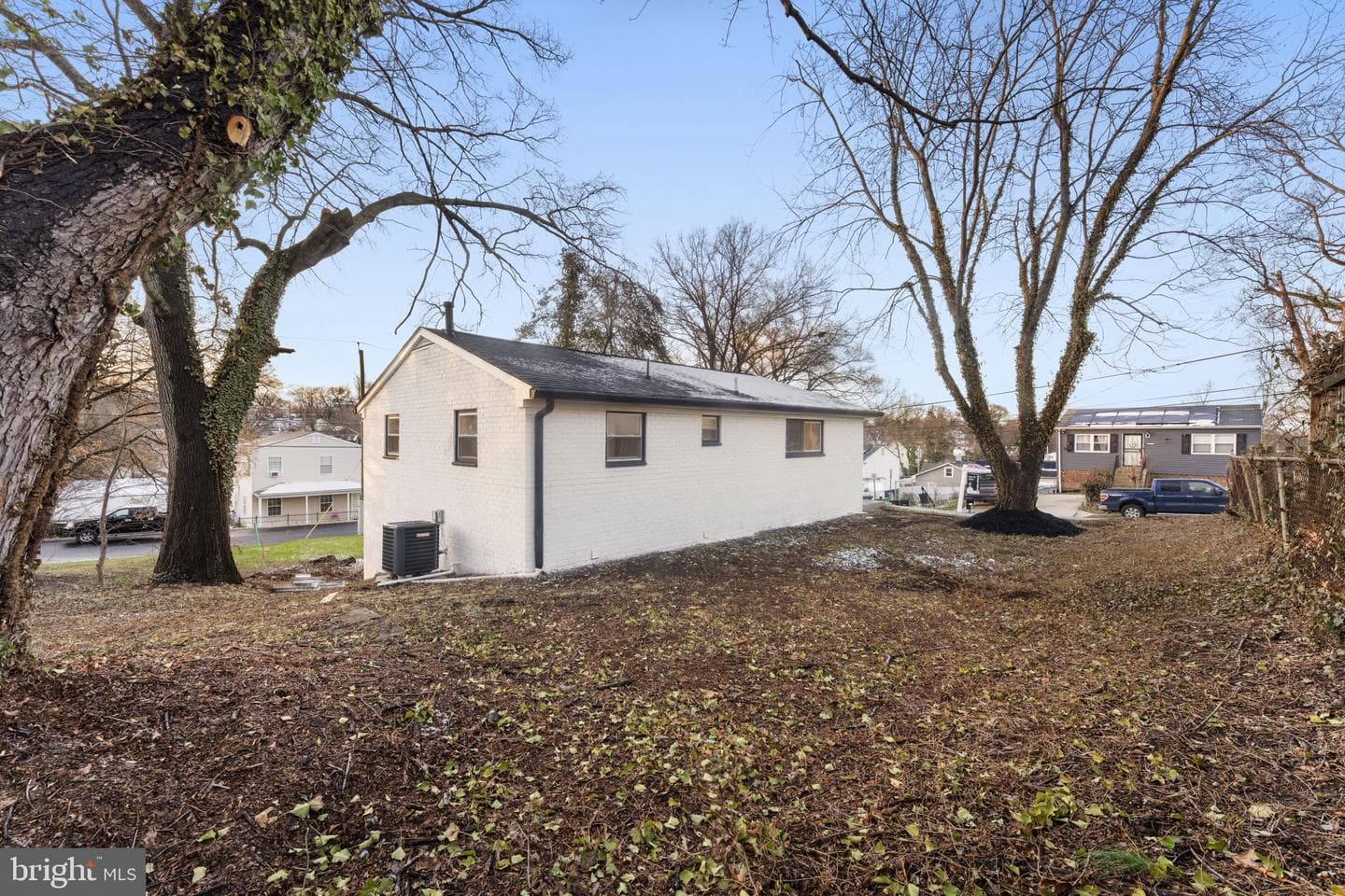 5117 Emo Street photo 39