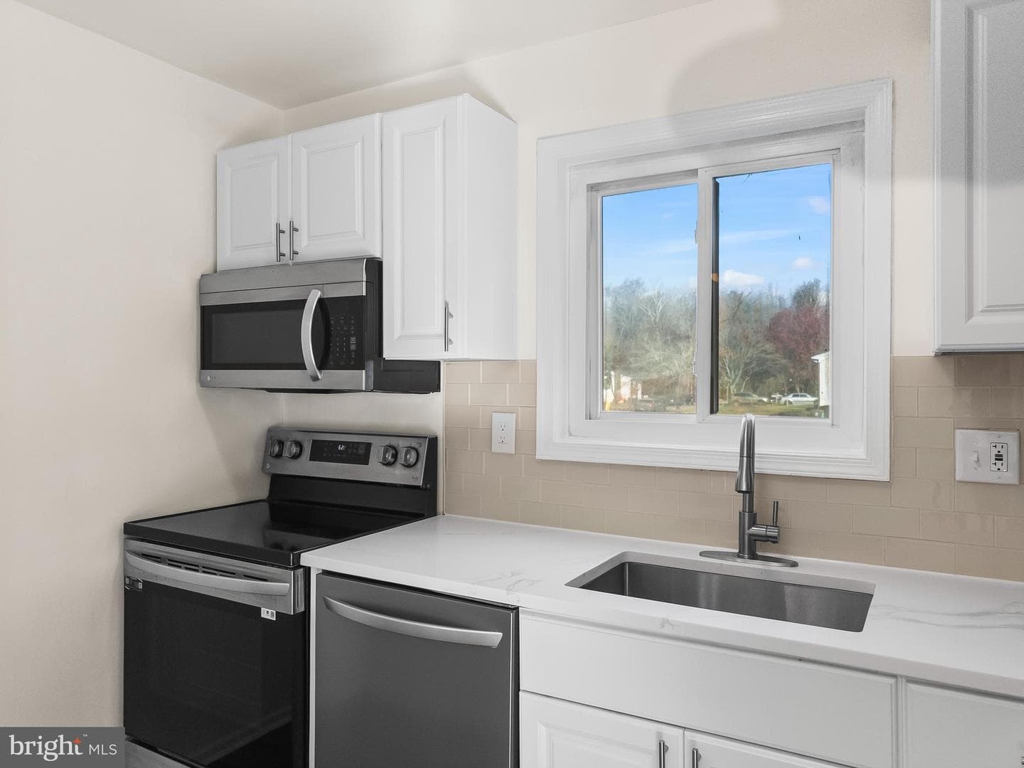 10100 Le Fevre Drive photo 5
